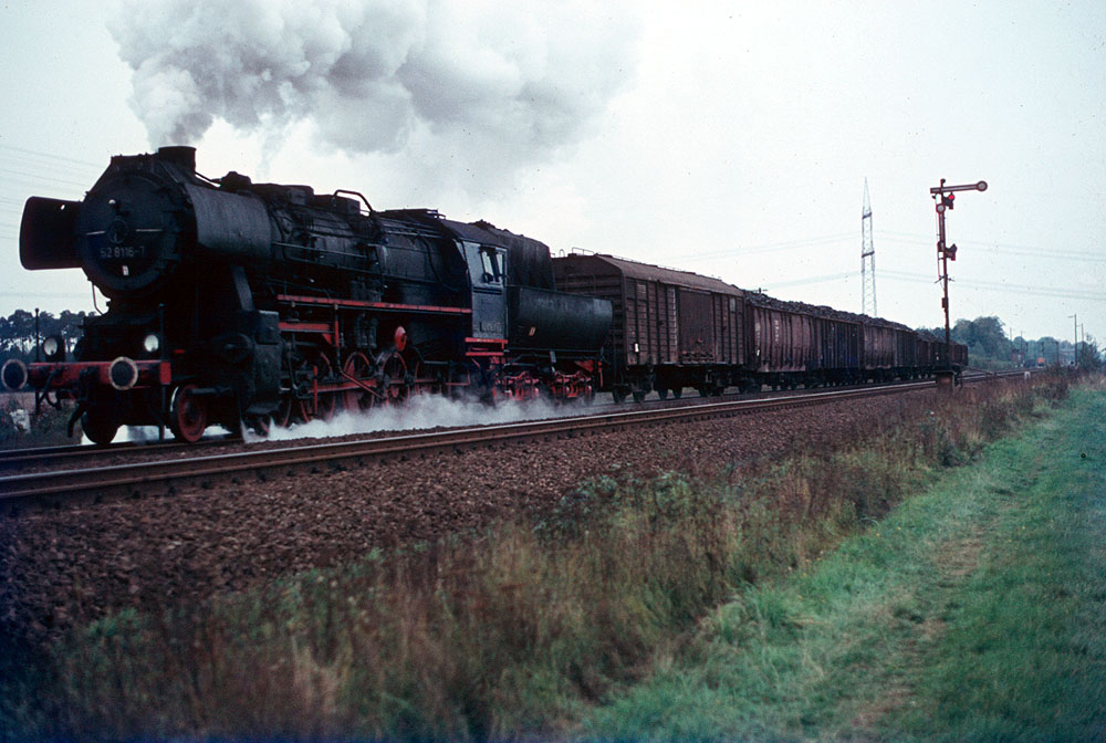 http://www.eisenbahnfotograf.de/datei/Oktober 1980/1760221 DR 528116 Beutersitz 12.10.80.jpg
